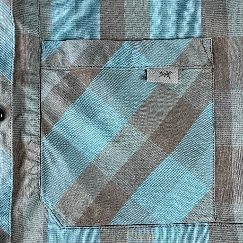 Arc’teryx Men’s Plaid Button Up Shirt Blue Gray Outdoor Hiking Short Sleeve - Picture 5 of 14